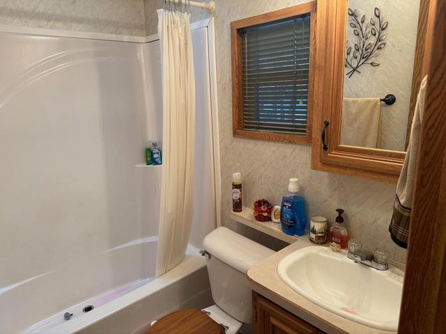 140 Lake Shore Drive, Wisconsin Dells, WI 53965