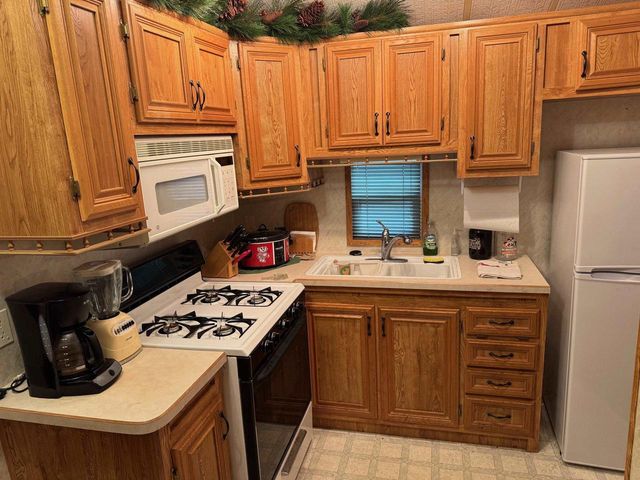 140 Lake Shore Drive, Wisconsin Dells, WI 53965