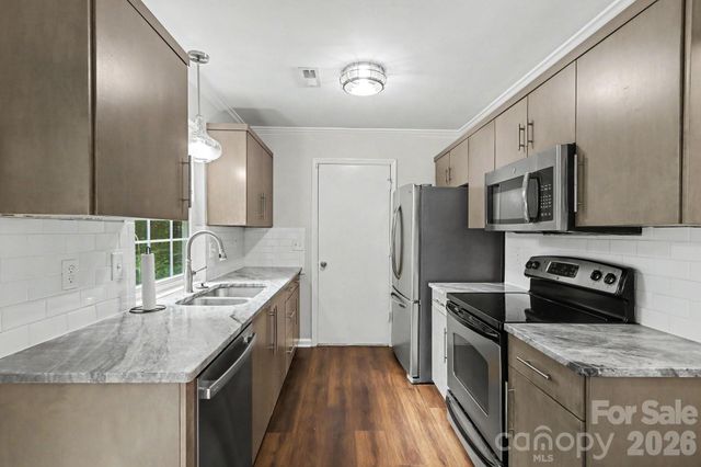 2132 Killarney Place, Charlotte, NC 28262