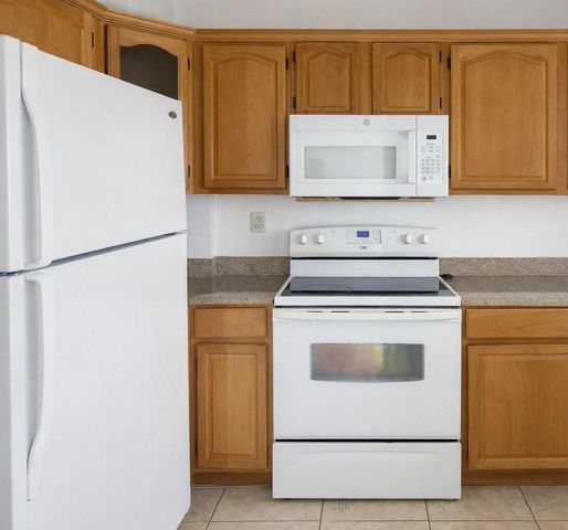 8185 NW 7th Street 214, Miami, FL 33126