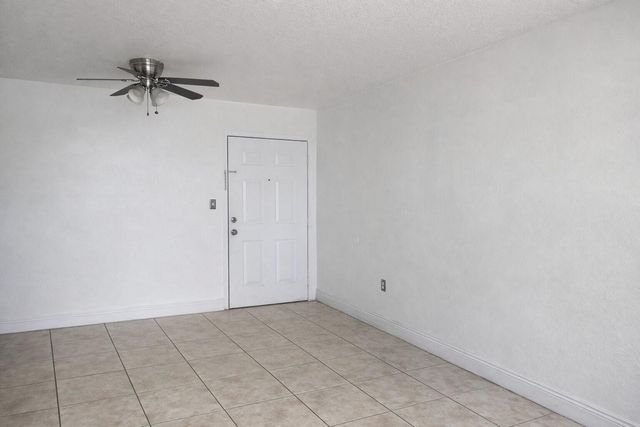 8185 NW 7th Street 214, Miami, FL 33126