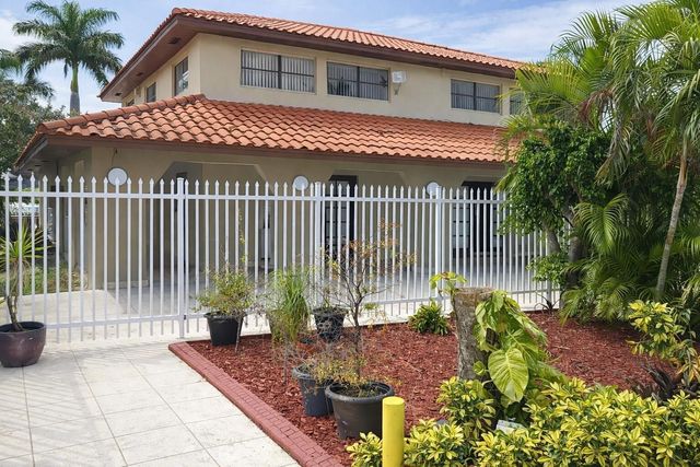 8185 NW 7th Street 214, Miami, FL 33126