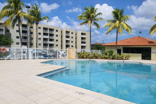 8185 NW 7th Street 214, Miami, FL 33126