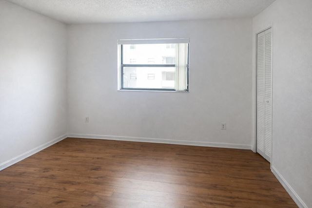 8185 NW 7th Street 214, Miami, FL 33126