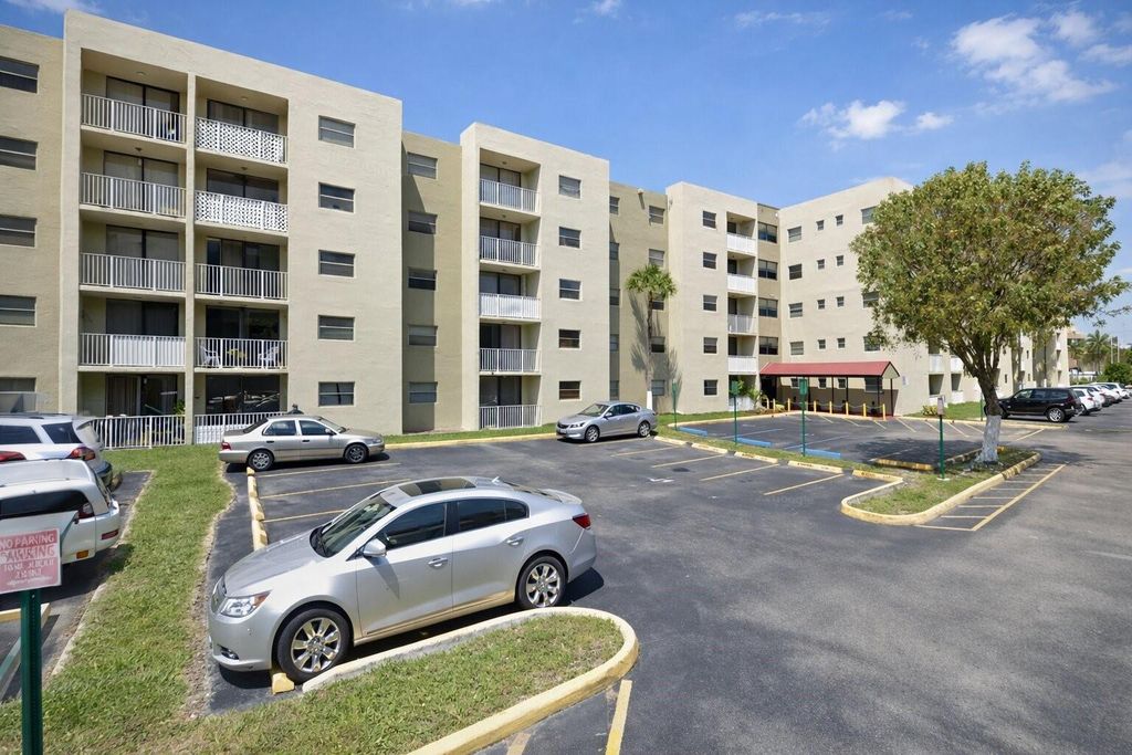 8185 NW 7th Street 214, Miami, FL 33126