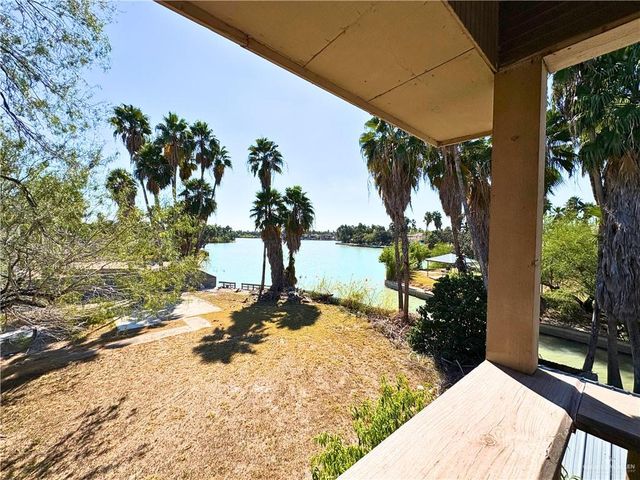 317 N Kika De La Garza Boulevard, La Joya, TX 78560