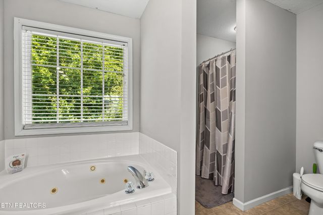 2911 Porch Swing Rd, Knoxville, TN 37938