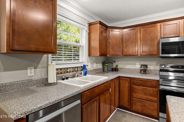 2911 Porch Swing Rd, Knoxville, TN 37938