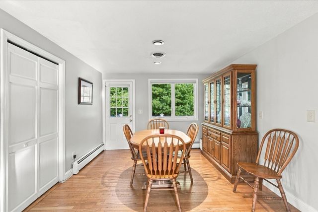 402 Prince Hinckley Rd, Barnstable, MA 02632