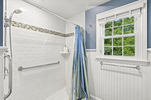 402 Prince Hinckley Rd, Barnstable, MA 02632