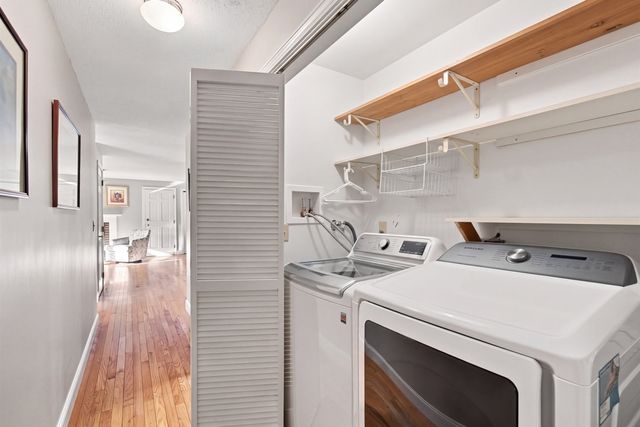 402 Prince Hinckley Rd, Barnstable, MA 02632