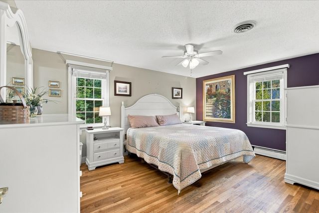 402 Prince Hinckley Rd, Barnstable, MA 02632