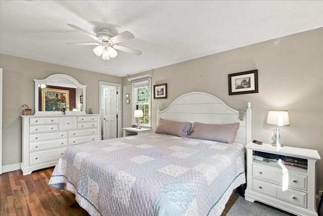 402 Prince Hinckley Rd, Barnstable, MA 02632