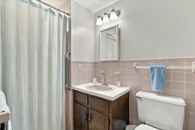 402 Prince Hinckley Rd, Barnstable, MA 02632