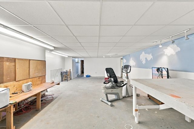 402 Prince Hinckley Rd, Barnstable, MA 02632