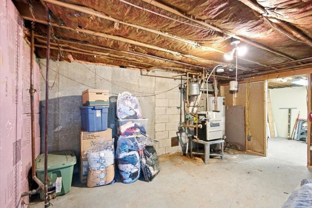 402 Prince Hinckley Rd, Barnstable, MA 02632