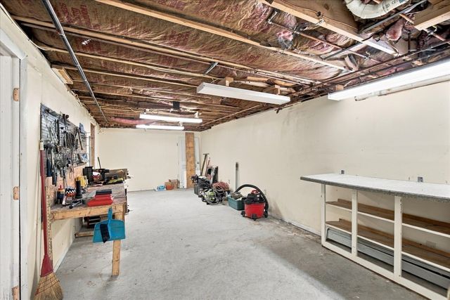 402 Prince Hinckley Rd, Barnstable, MA 02632
