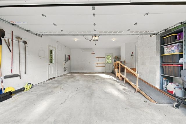 402 Prince Hinckley Rd, Barnstable, MA 02632