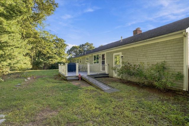 402 Prince Hinckley Rd, Barnstable, MA 02632