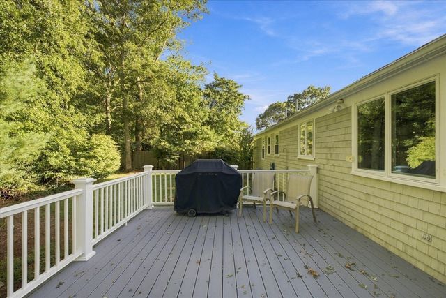 402 Prince Hinckley Rd, Barnstable, MA 02632