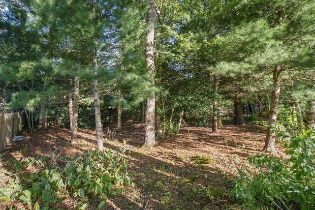 402 Prince Hinckley Rd, Barnstable, MA 02632
