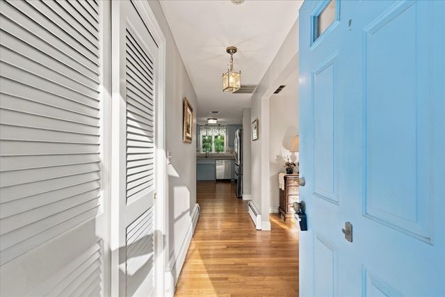 402 Prince Hinckley Rd, Barnstable, MA 02632