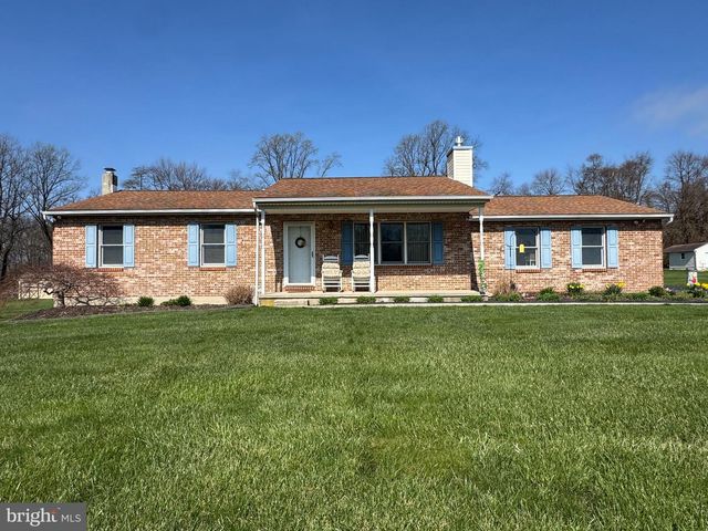 28 LOBACHSVILLE RD, Fleetwood, PA 19522