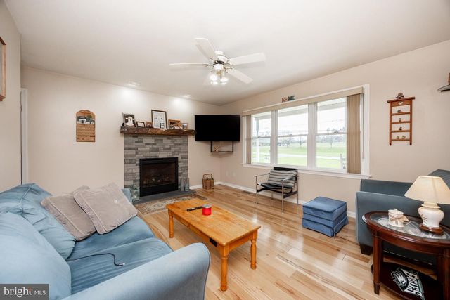 28 LOBACHSVILLE RD, Fleetwood, PA 19522