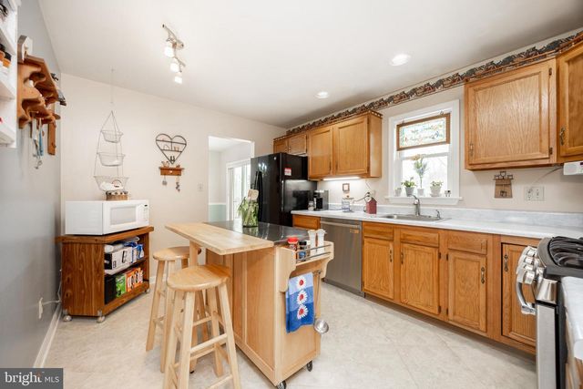 28 LOBACHSVILLE RD, Fleetwood, PA 19522