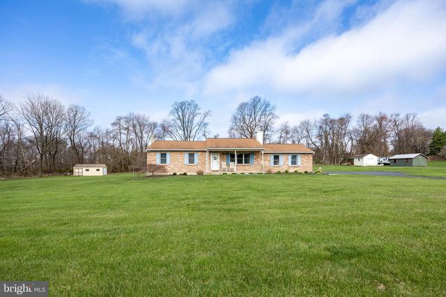 28 LOBACHSVILLE RD, Fleetwood, PA 19522