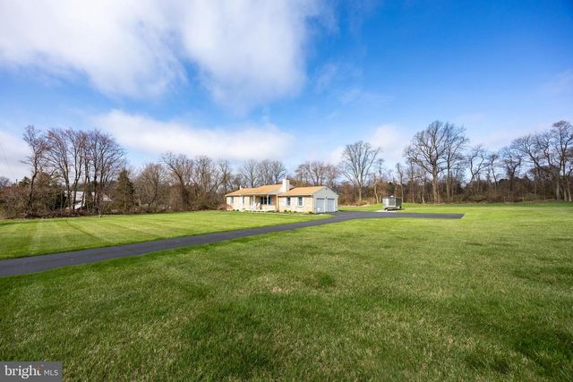 28 LOBACHSVILLE RD, Fleetwood, PA 19522