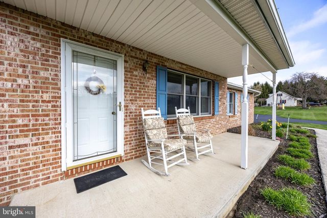 28 LOBACHSVILLE RD, Fleetwood, PA 19522