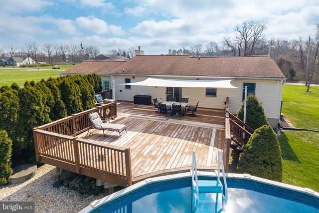28 LOBACHSVILLE RD, Fleetwood, PA 19522