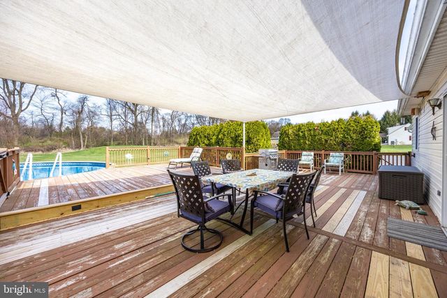 28 LOBACHSVILLE RD, Fleetwood, PA 19522