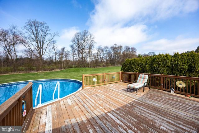 28 LOBACHSVILLE RD, Fleetwood, PA 19522