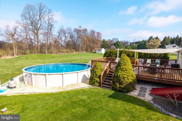 28 LOBACHSVILLE RD, Fleetwood, PA 19522