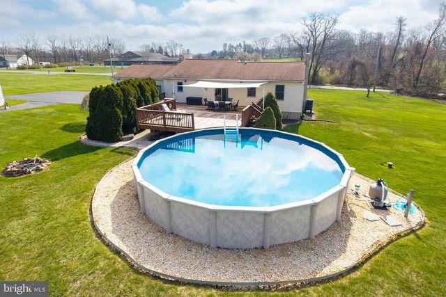 28 LOBACHSVILLE RD, Fleetwood, PA 19522