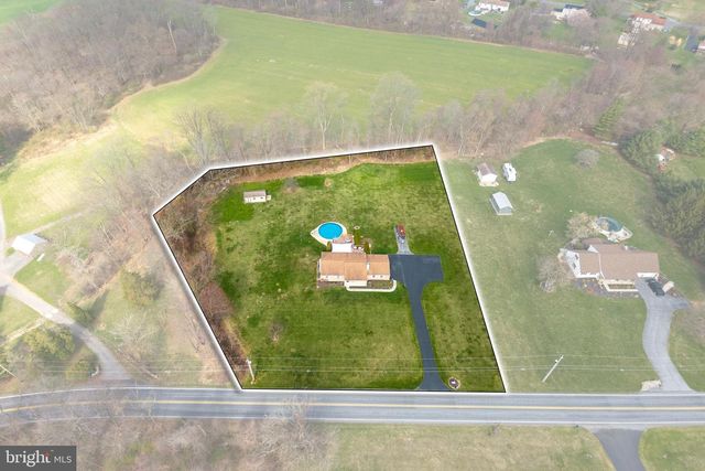 28 LOBACHSVILLE RD, Fleetwood, PA 19522