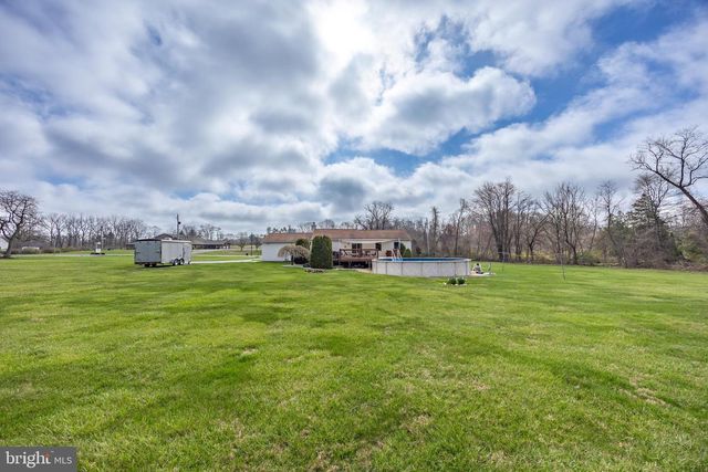 28 LOBACHSVILLE RD, Fleetwood, PA 19522