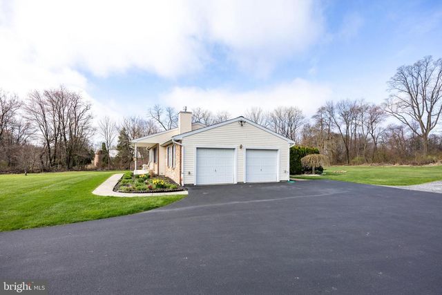 28 LOBACHSVILLE RD, Fleetwood, PA 19522