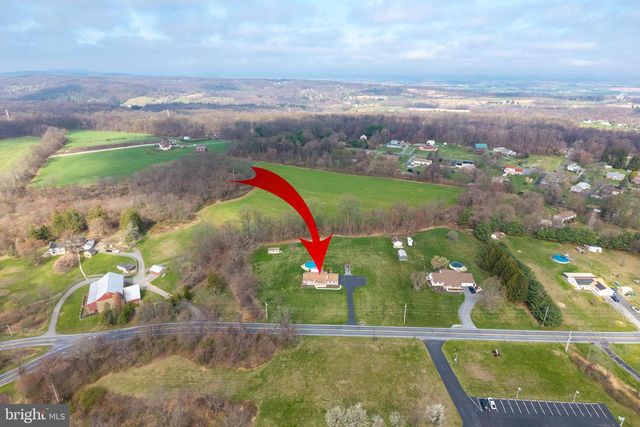 28 LOBACHSVILLE RD, Fleetwood, PA 19522