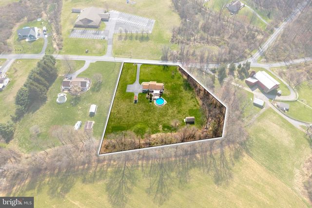 28 LOBACHSVILLE RD, Fleetwood, PA 19522