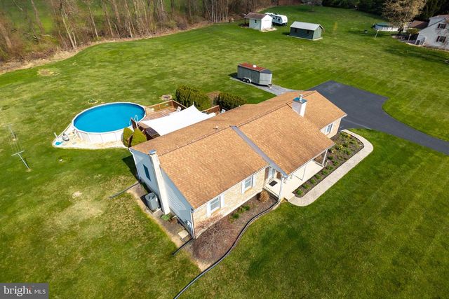 28 LOBACHSVILLE RD, Fleetwood, PA 19522