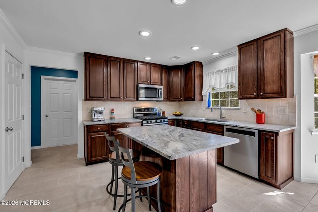 18 Camelot Terrace, Jackson, NJ 08527