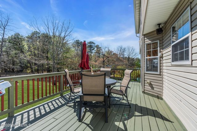 18 Camelot Terrace, Jackson, NJ 08527