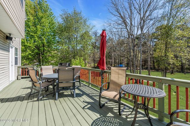 18 Camelot Terrace, Jackson, NJ 08527