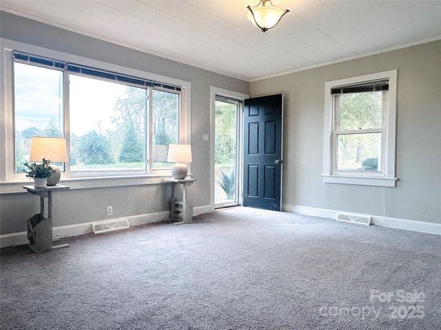 2202 16th Avenue NE, Hickory, NC 28601