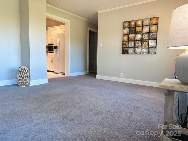 2202 16th Avenue NE, Hickory, NC 28601