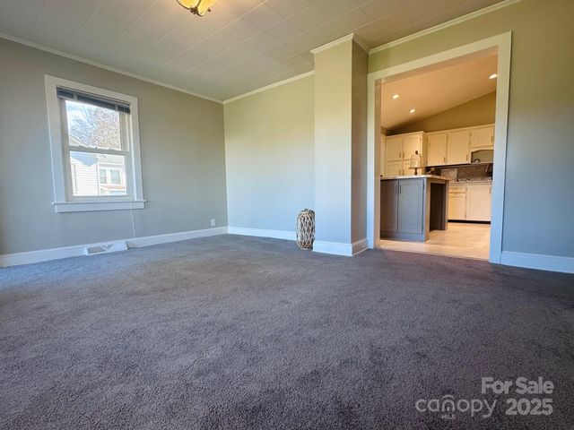 2202 16th Avenue NE, Hickory, NC 28601