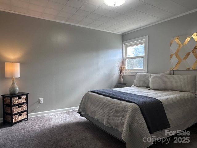 2202 16th Avenue NE, Hickory, NC 28601